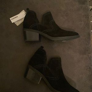 Sonoma brand ladies boot.